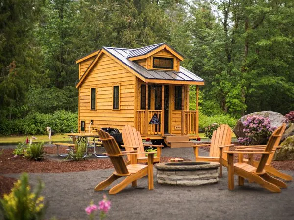 Tiny Holiday Cabins: Compact Luxury for Vacation Spaces imgae