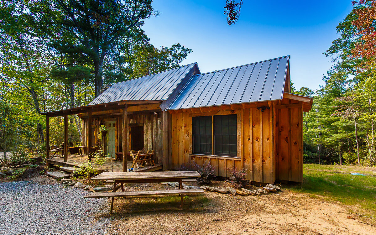 Eco-Friendly Renovations: Turning Old Cabins into Green Homes imgae