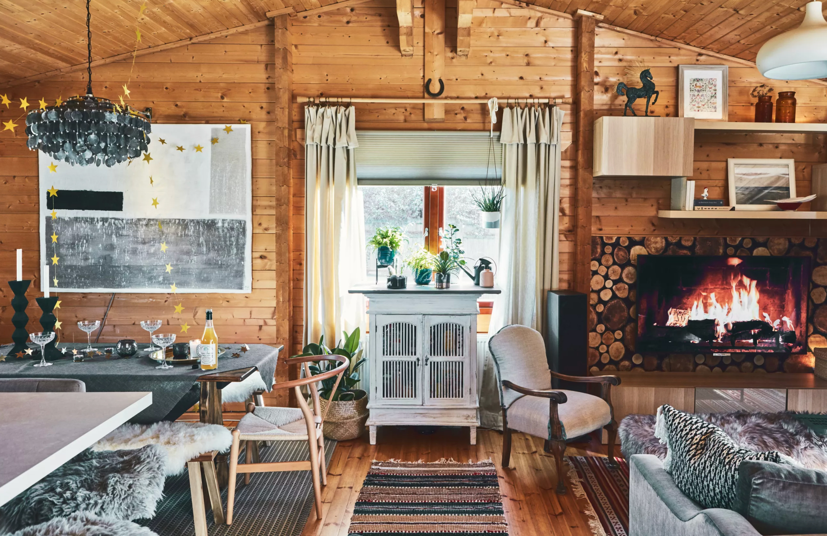 🏡 Cozy Cabin Living: A Guide to Furniture, Lighting, and Décor imgae